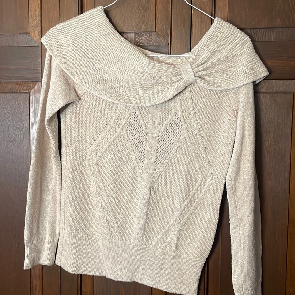 White House | Black Market, Light Beige Gold threading, Bow neckline, size S